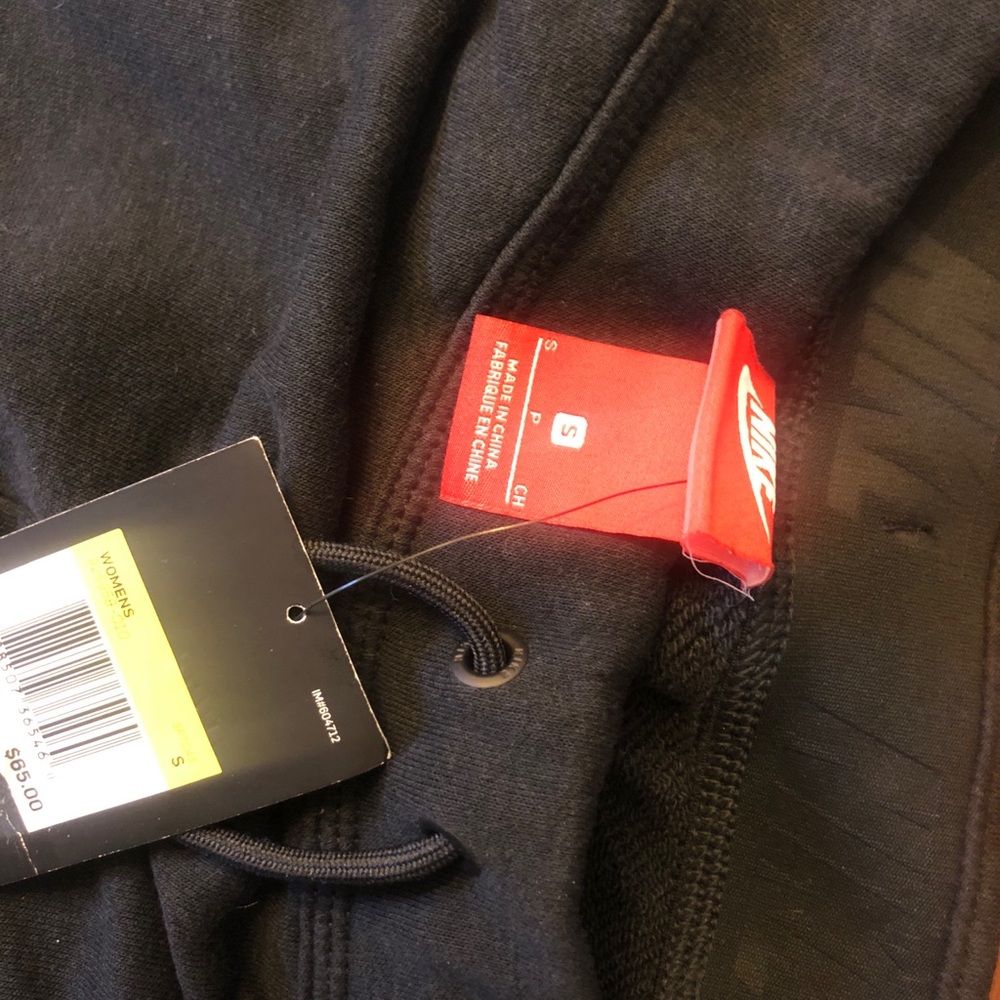 Nike Women’s joggers NWT